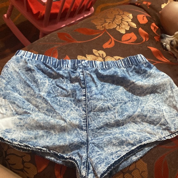 Shorts - Picture 5 of 7